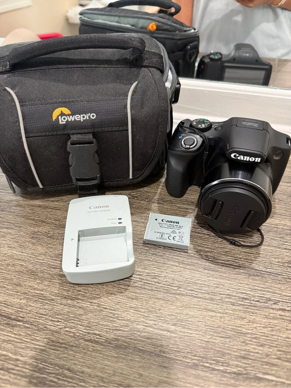 Canon PowerShot SX530 HS Camera + battery + battery charger + camera bag